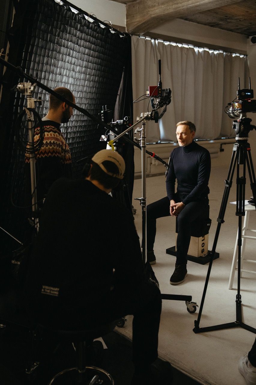The Visionary Berlin production team (Visionary & The Gang) on set, filming Christian Lindner for the 'Alles lässt sich ändern' TV commercial in a professional multi-camera studio setup.