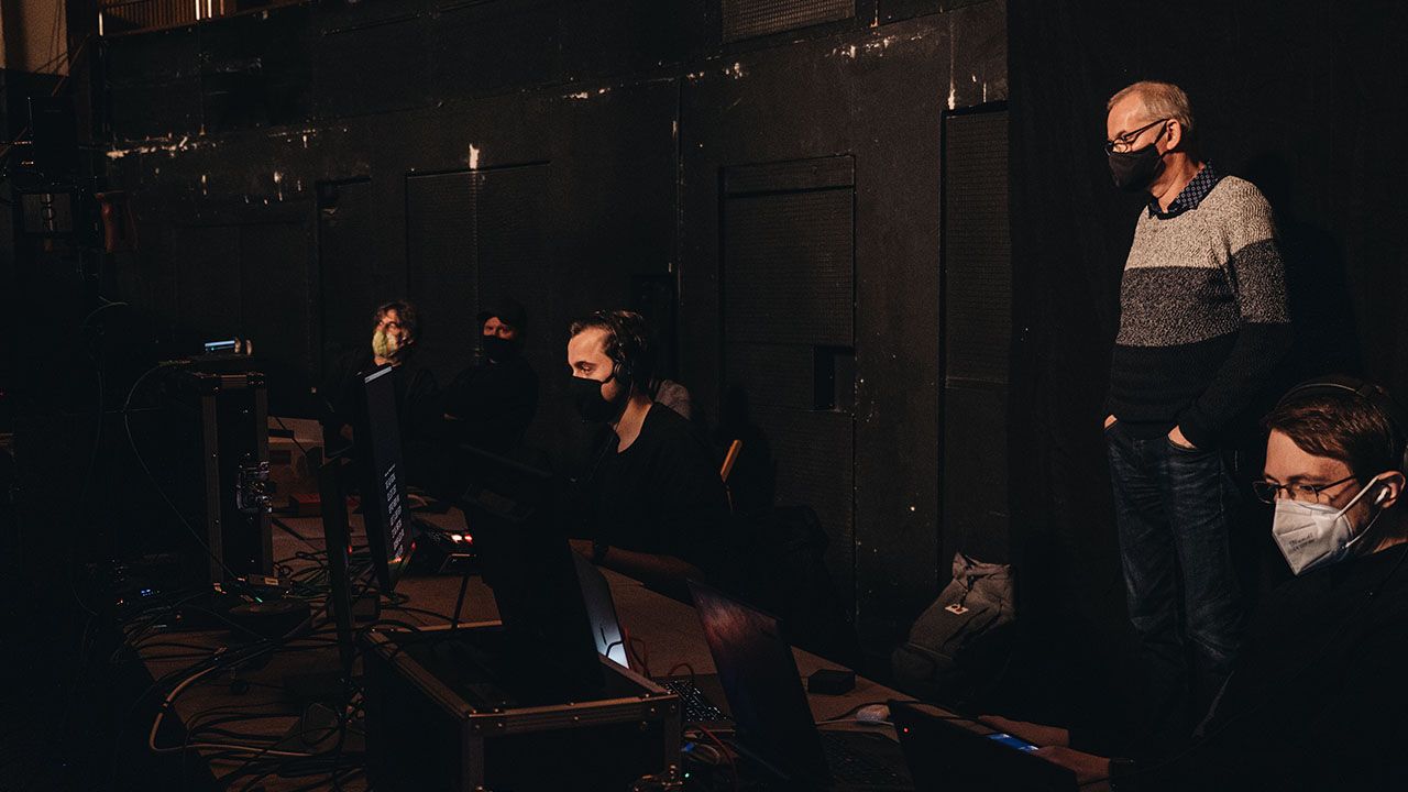 Die engagierte Produktionscrew von Visionary Berlin überwacht den FDP-Livestream von der Regie aus, um eine technisch einwandfreie Sendung zu gewährleisten.