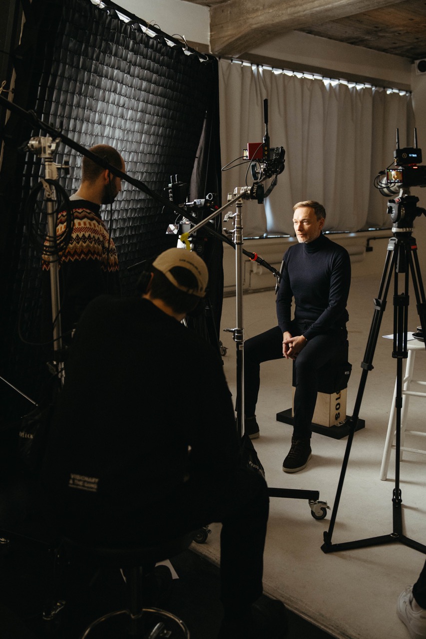The Visionary Berlin production team (Visionary & The Gang) on set, filming Christian Lindner for the 'Alles lässt sich ändern' TV commercial in a professional multi-camera studio setup.